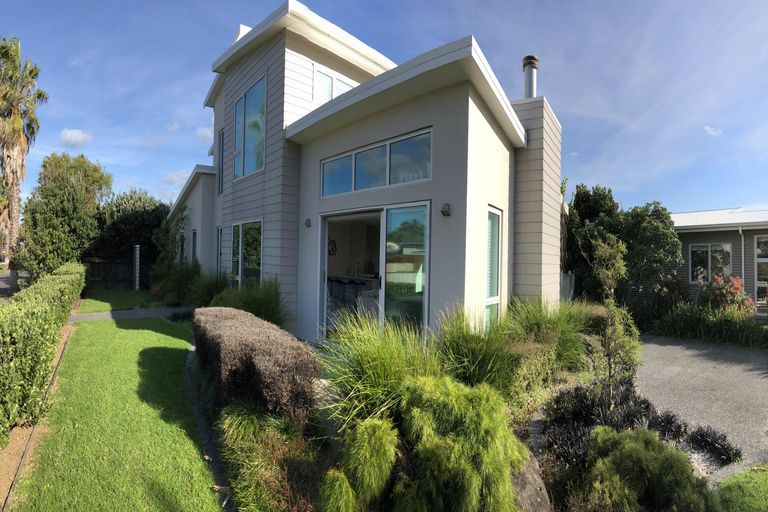 Photo of property in 1 Palm Grove, Waihi Beach, 3611