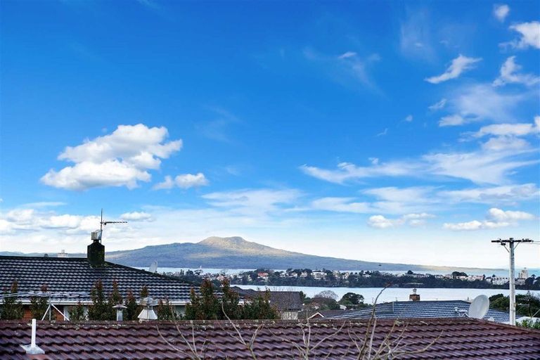 Photo of property in 65 Forrest Hill Road, Milford, Auckland, 0620