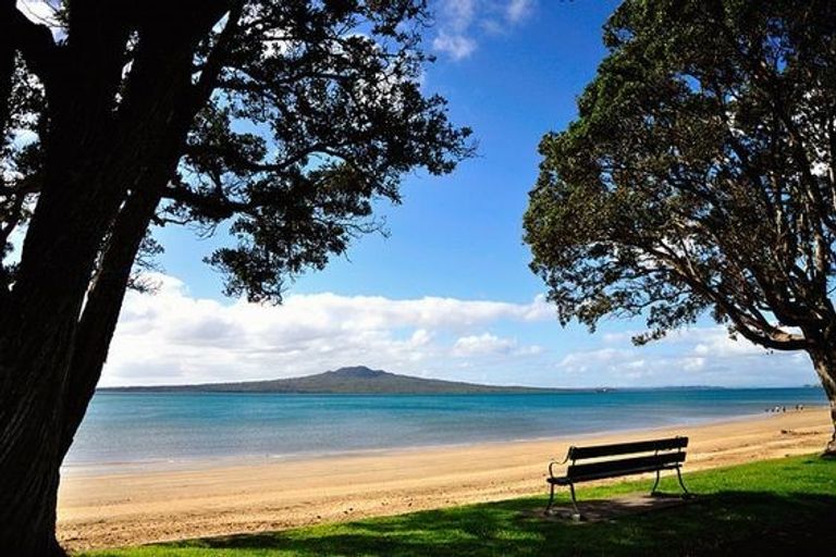 Photo of property in 20 Seabreeze Road, Narrow Neck, Auckland, 0624