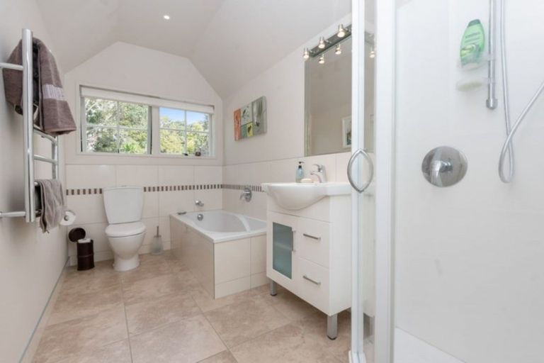 Photo of property in 124a Sandspit Road, Shelly Park, Auckland, 2014