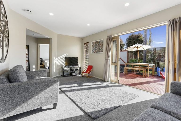 Photo of property in 14 Berkshire Terrace, Massey, Auckland, 0614