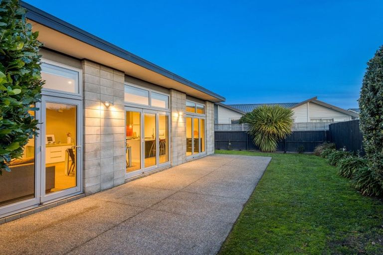 Photo of property in 73 Beach Road, North New Brighton, Christchurch, 8083