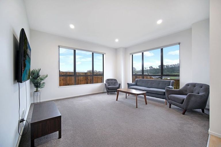 Photo of property in 7 Tautoru Avenue, Orewa, 0931