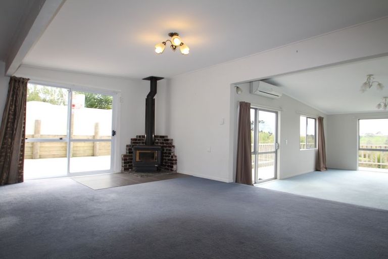 Photo of property in 42a Spur Road, Stillwater, Silverdale, 0993