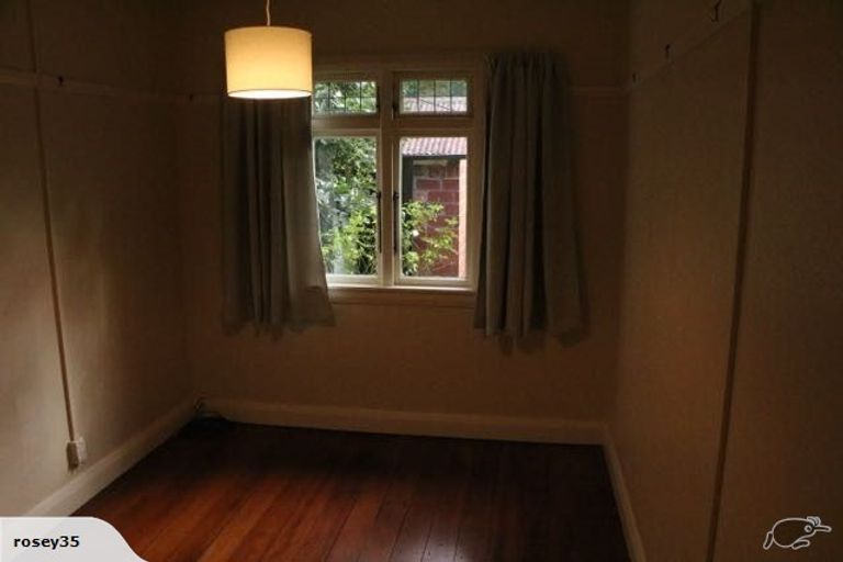 Photo of property in 16 Hinau Street, Eastbourne, Lower Hutt, 5013