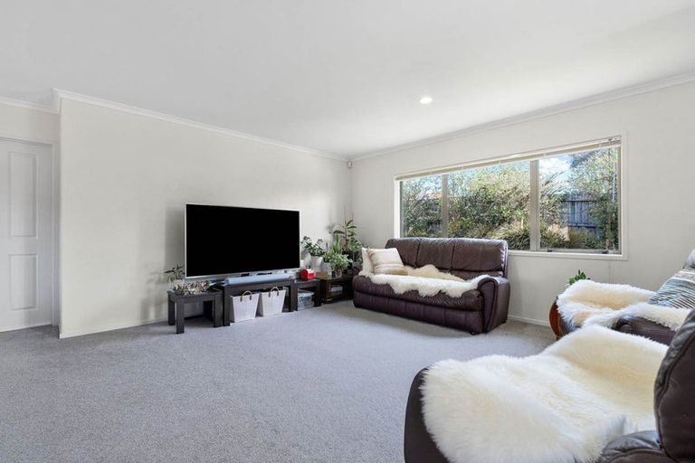 Photo of property in 142 Oaktree Avenue, Browns Bay, Auckland, 0630