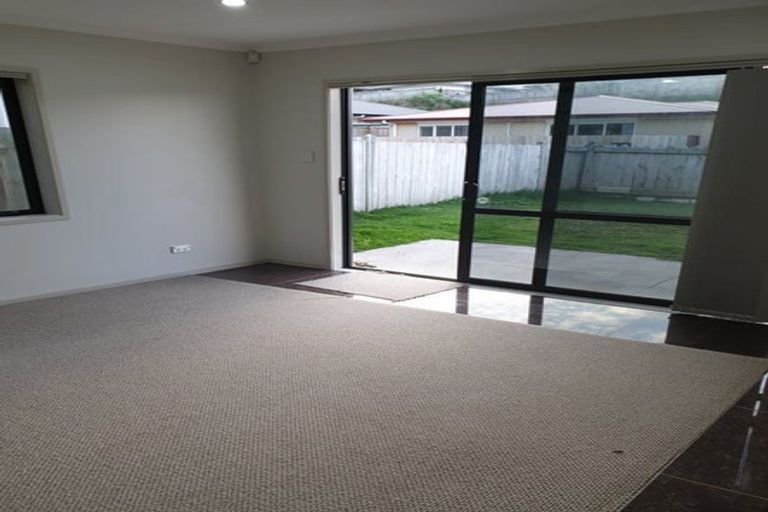 Photo of property in 14 Frederick Place, Whalers Gate, New Plymouth, 4310
