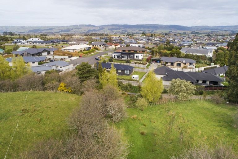 Photo of property in 27 Schnell Drive, Kelvin Grove, Palmerston North, 4414