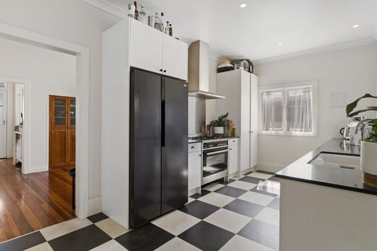 Photo of property in 4a Gloucester Road, Mount Maunganui, 3116