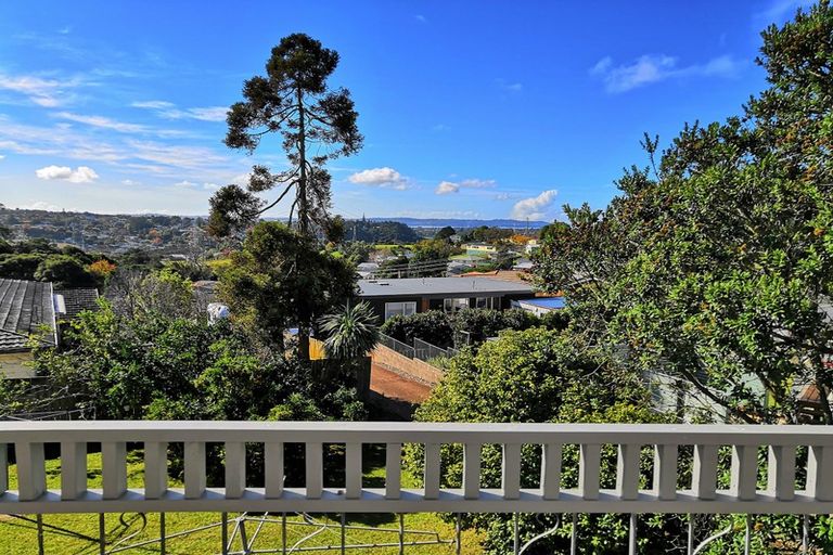 Photo of property in 143 Waimumu Road, Massey, Auckland, 0614