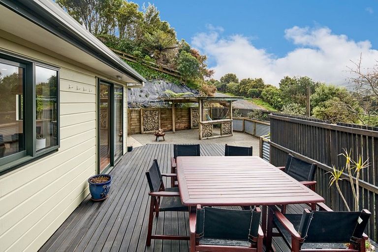 Photo of property in 3 Koukou Place, Normandale, Lower Hutt, 5010