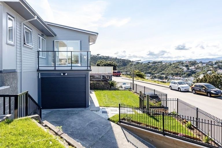 Photo of property in 91 Akaroa Drive, Maupuia, Wellington, 6022