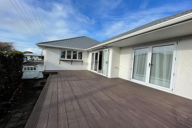 Photo of property in 30 Sackville Street, Fitzroy, New Plymouth, 4312