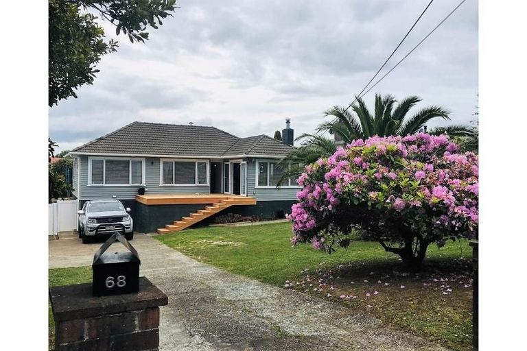 Photo of property in 68 Sylvan Crescent, Te Atatu South, Auckland, 0610
