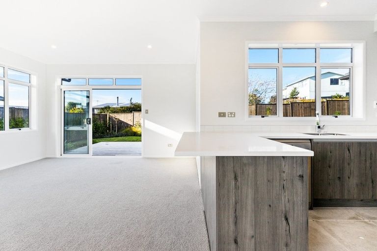 Photo of property in 13 Couldrey Crescent, Red Beach, 0932