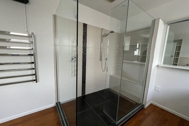 Photo of property in 28 Brooker Grove, Newlands, Wellington, 6037