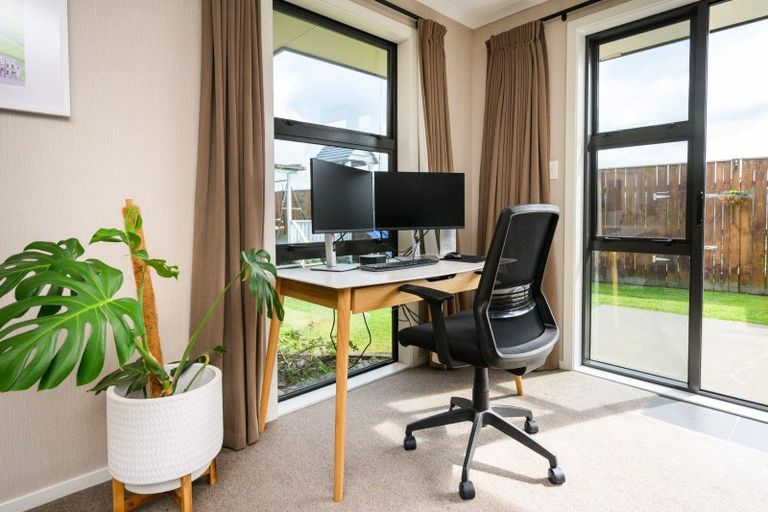 Photo of property in 7 Medallion Court, Kelvin Grove, Palmerston North, 4414