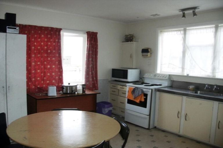 Photo of property in 27 Carlisle Street, Levin, 5510