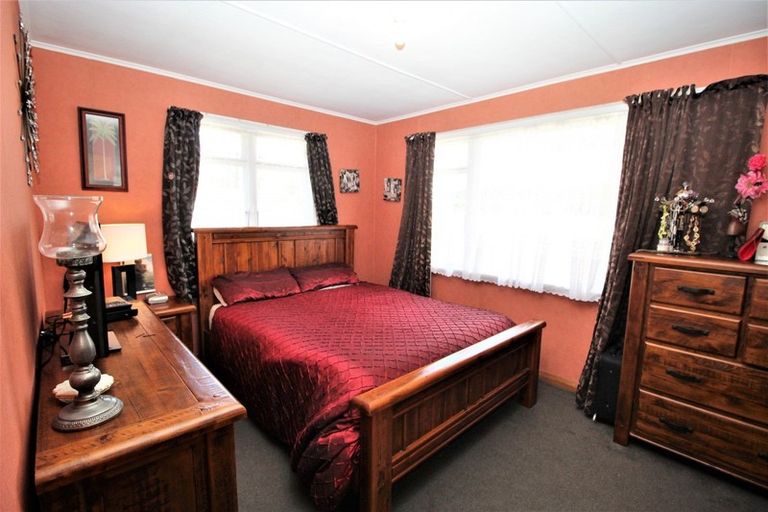 Photo of property in 17 Burgoyne Street, Woodville, 4920