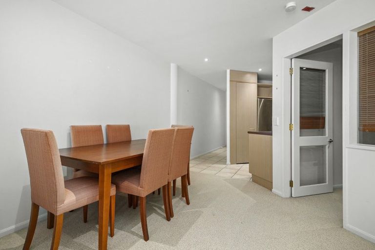 Photo of property in 4e/5 Kent Terrace, Mount Victoria, Wellington, 6011