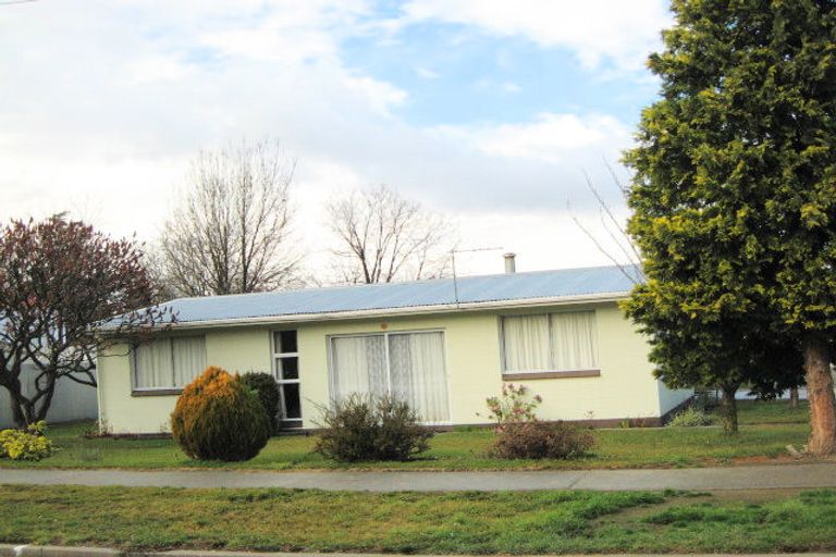 Photo of property in 3 Fraser Street, Clyde, 9330