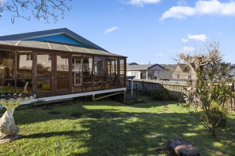 Photo of property in 71 Miromiro Road, Normandale, Lower Hutt, 5010