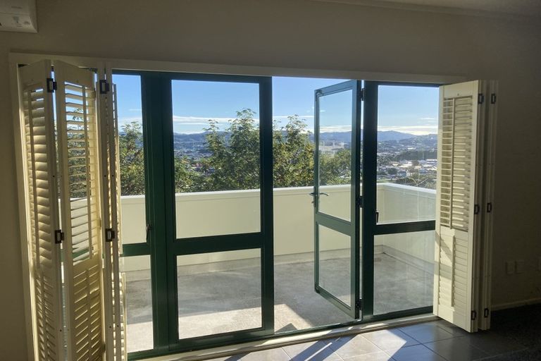 Photo of property in 8 Mitika Way, Strathmore Park, Wellington, 6022