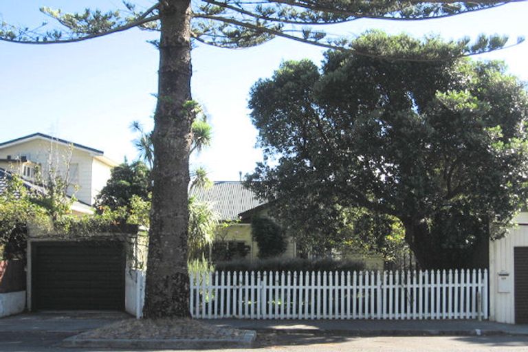 Photo of property in 212 Muritai Road, Eastbourne, Lower Hutt, 5013