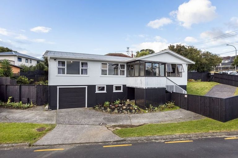 Photo of property in 63 Vodanovich Road, Te Atatu South, Auckland, 0610