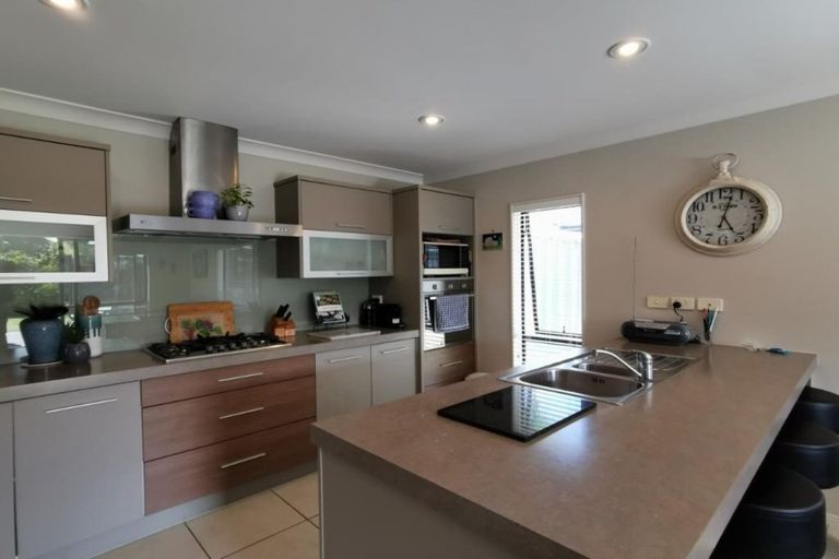 Photo of property in 21 Bellshill Close, Wattle Downs, Auckland, 2103