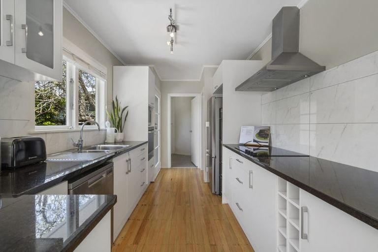 Photo of property in 27 Lynden Avenue, Hillcrest, Auckland, 0627