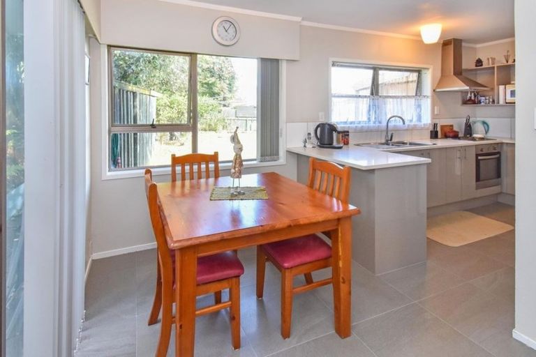 Photo of property in 2/12 Grove Road, Papakura, 2110