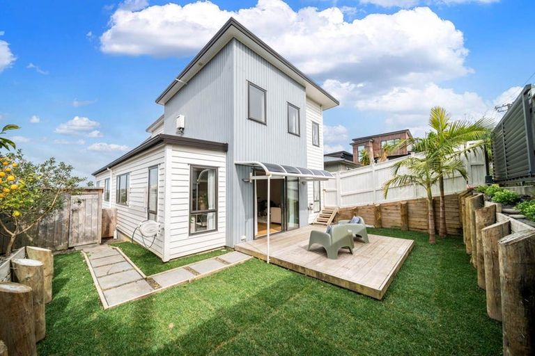 Photo of property in 674 East Coast Road, Pinehill, Auckland, 0630