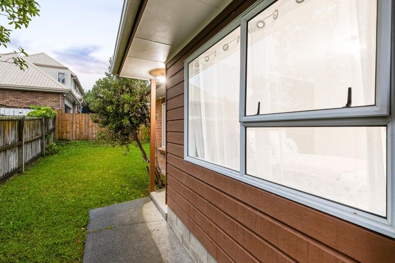 Photo of property in 2/5 Newington Road, Henderson, Auckland, 0612
