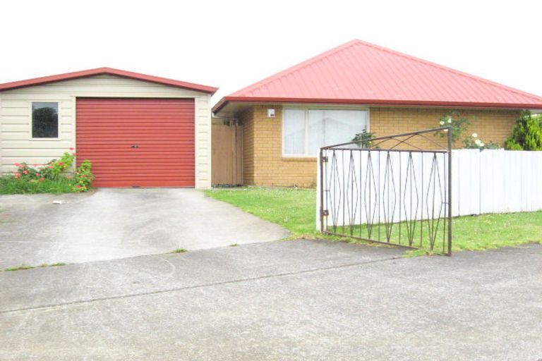 Photo of property in 8 Umu Place, Mangere, Auckland, 2022