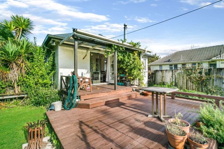 Photo of property in 30 Douglas Crescent, Fairfield, Hamilton, 3214