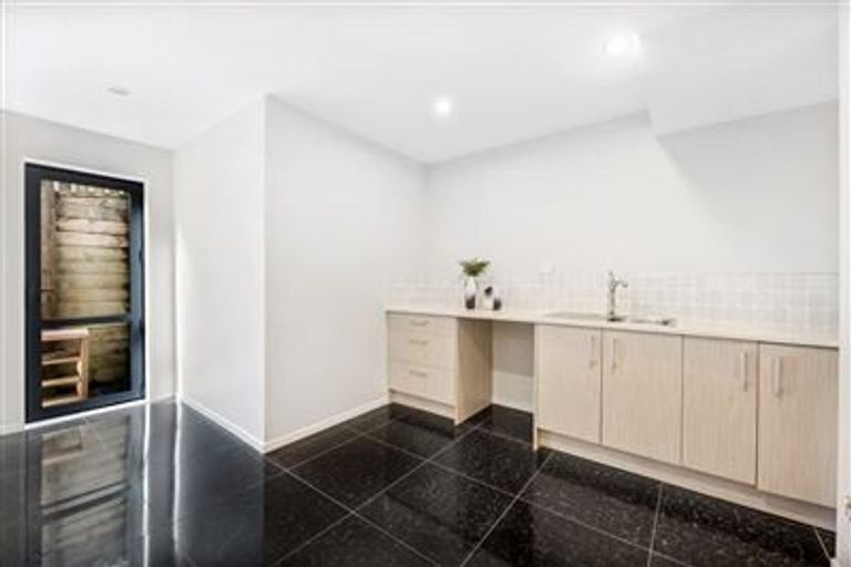 Photo of property in 32 The Enclave, Totara Heights, Auckland, 2105
