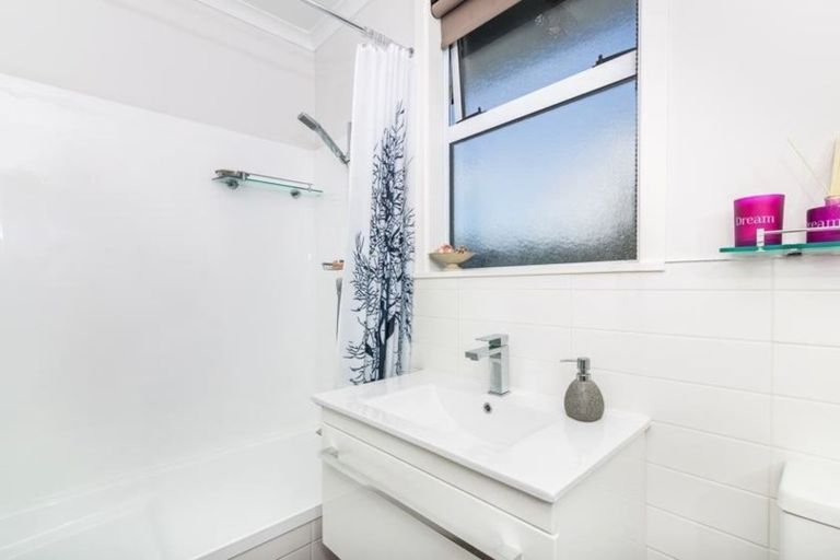 Photo of property in 15 Kurupae Road, Hilltop, Taupo, 3330