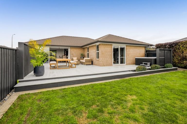 Photo of property in 16 Jules Crescent, Bell Block, New Plymouth, 4312