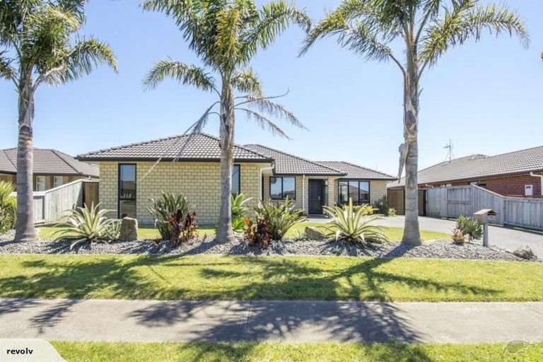 Photo of property in 72 Carrington Drive, Papamoa Beach, Papamoa, 3118