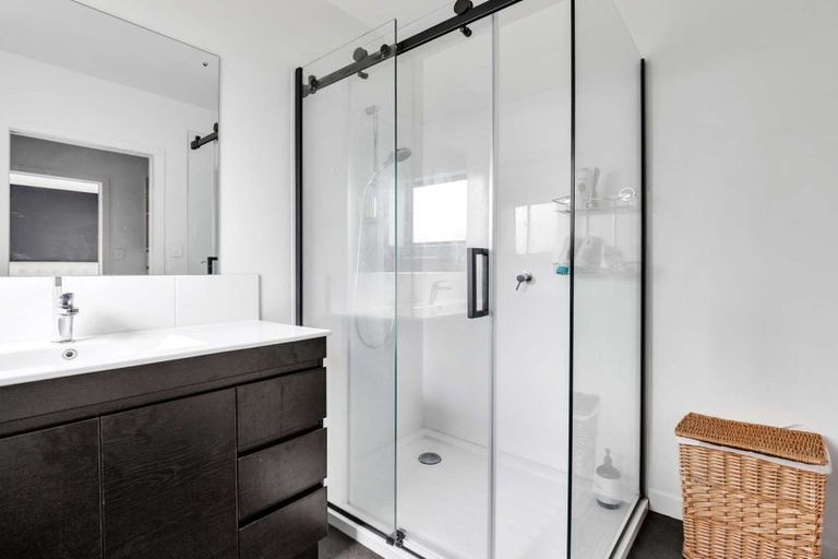 Photo of property in 2d Vipond Road, Stanmore Bay, Whangaparaoa, 0932