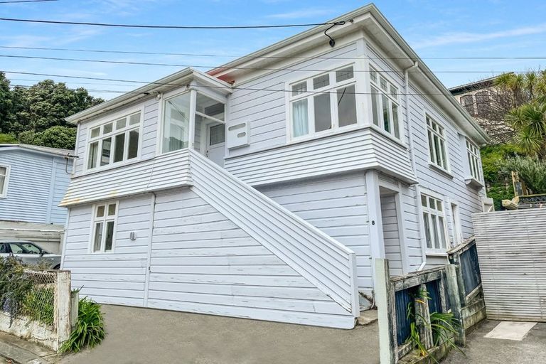 Photo of property in 8 Rixon Grove, Mount Victoria, Wellington, 6011