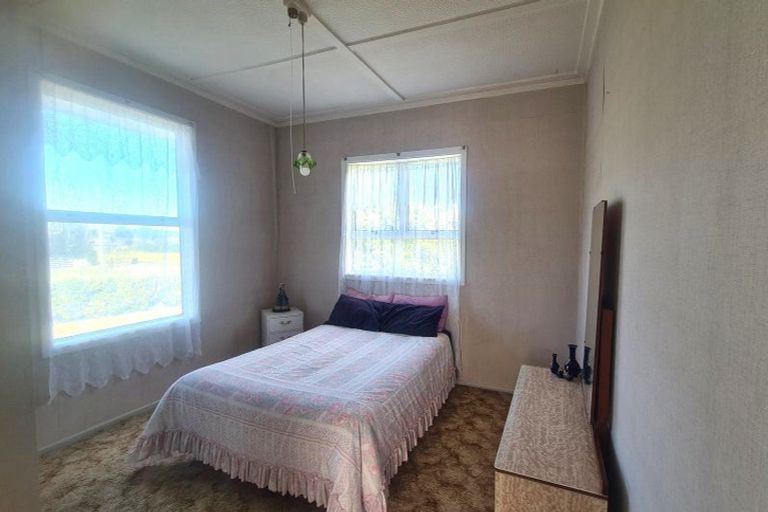 Photo of property in 3 King Street, Opunake, 4616