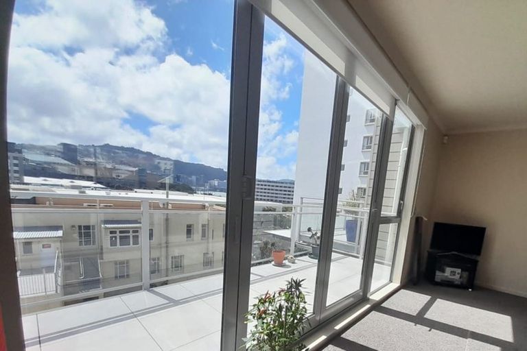 Photo of property in 17/15 Roxburgh Street, Mount Victoria, Wellington, 6011