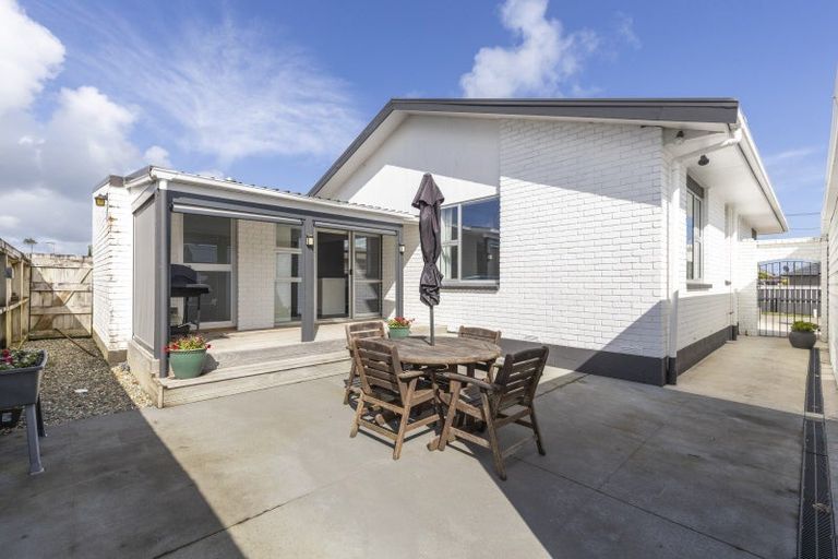 Photo of property in 27 Tukapa Street, Westown, New Plymouth, 4310