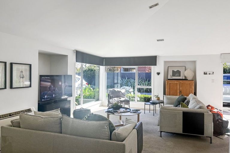 Photo of property in 2/195b Wairakei Road, Bryndwr, Christchurch, 8053