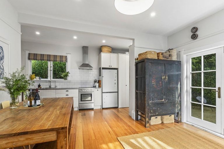 Photo of property in 40 Ngaio Road, Kelburn, Wellington, 6012