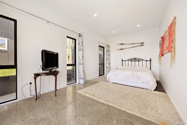 Photo of property in 2d Vipond Road, Stanmore Bay, Whangaparaoa, 0932