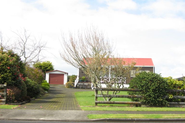 Photo of property in 39 Takiroa Street, Urenui, 4375