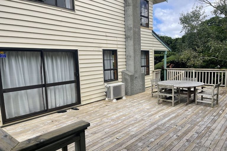 Photo of property in 5 Thatcher Crescent, Crofton Downs, Wellington, 6035